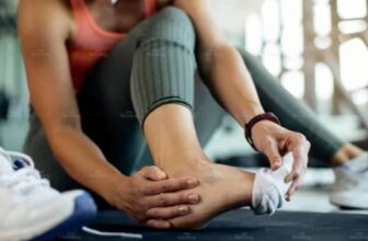 Bệnh nhân đang đau khổ vì bệnh viêm khớp cổ chân lâu năm