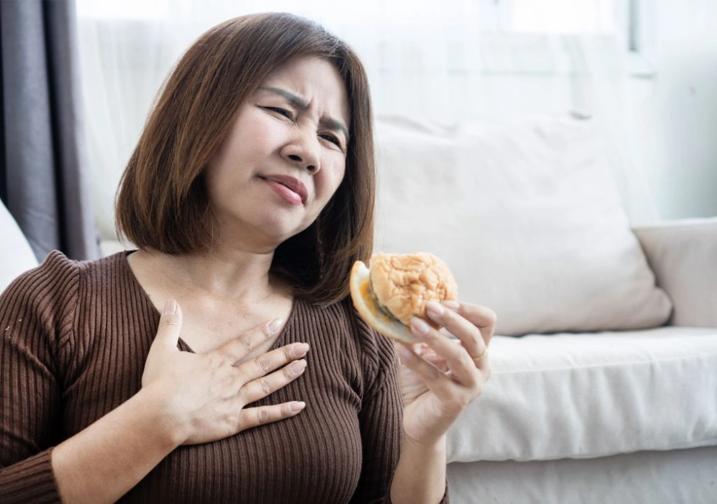 Đau dạ dày, buồn nôn, ợ chua