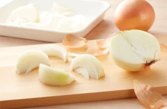 Hành tây trị mụn