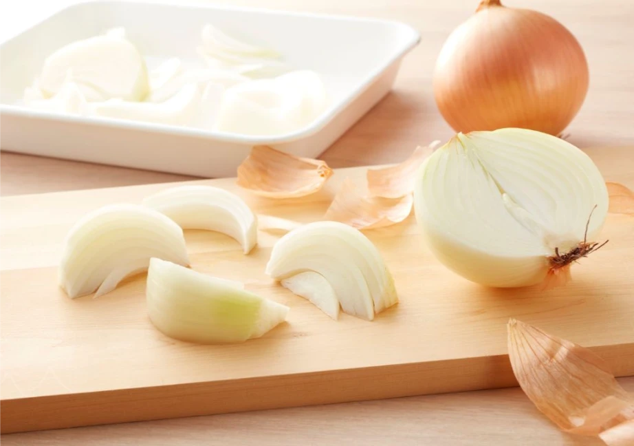 Hành tây trị mụn