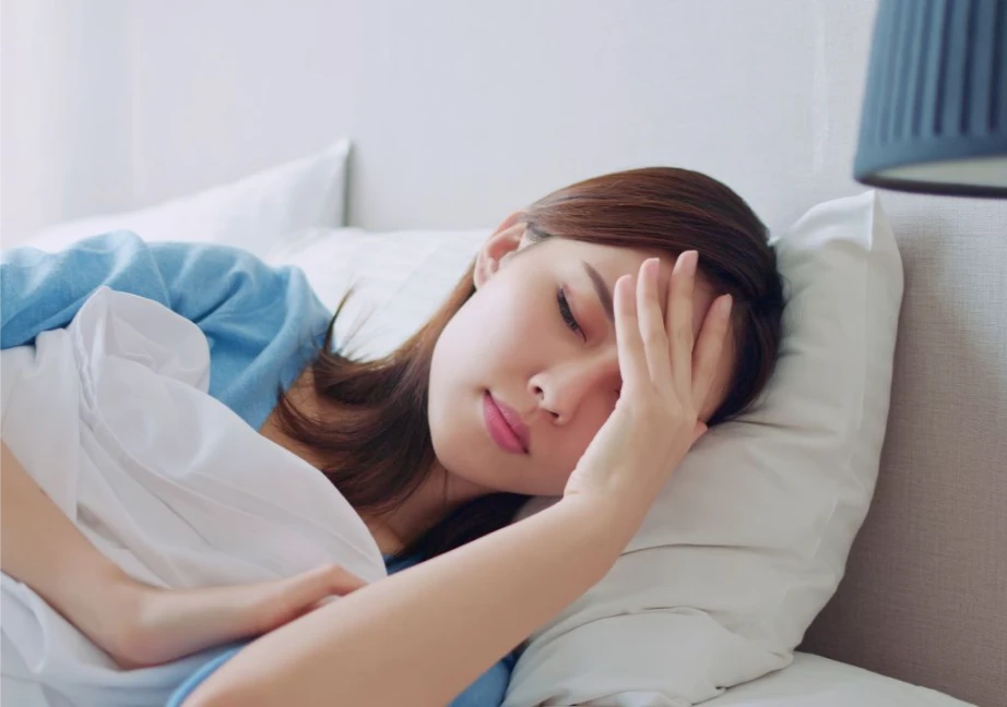Hình ảnh người đang sốt, đau đầu, đau mỏi nhức