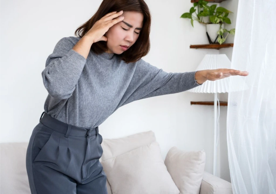 Hình ảnh người phụ nữ đau đầu chóng mặt