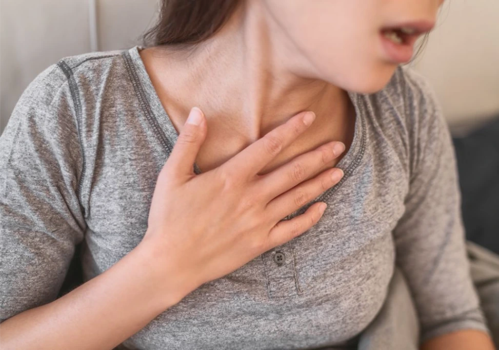 ho dẫn đến tức ngực