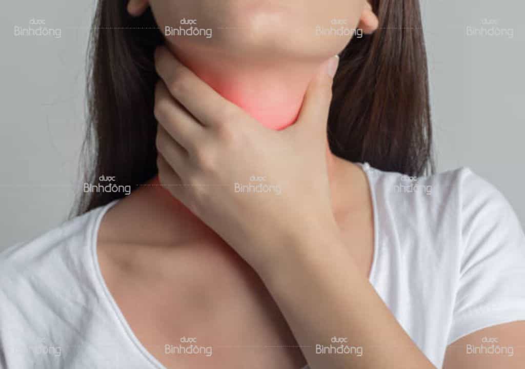 hình ảnh người phụ nữ đang bị đau cổ