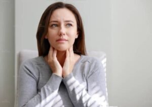 Cảm giác nuốt vướng ở cổ họng