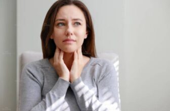 Cảm giác nuốt vướng ở cổ họng