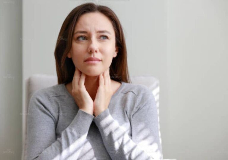 Cảm giác nuốt vướng ở cổ họng