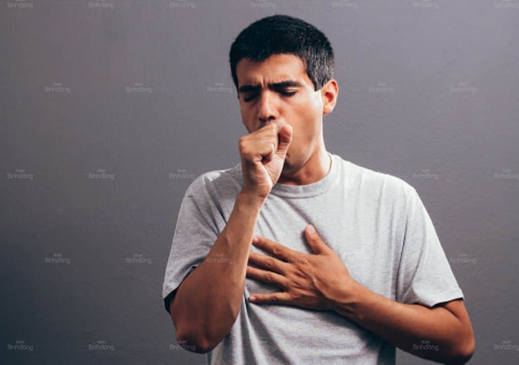 Hình ảnh người đàn ông đang bị ho