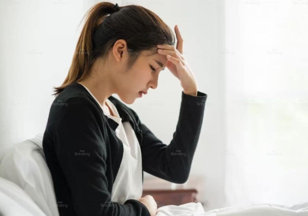 Hình ảnh người phụ nữ bị đau đầu