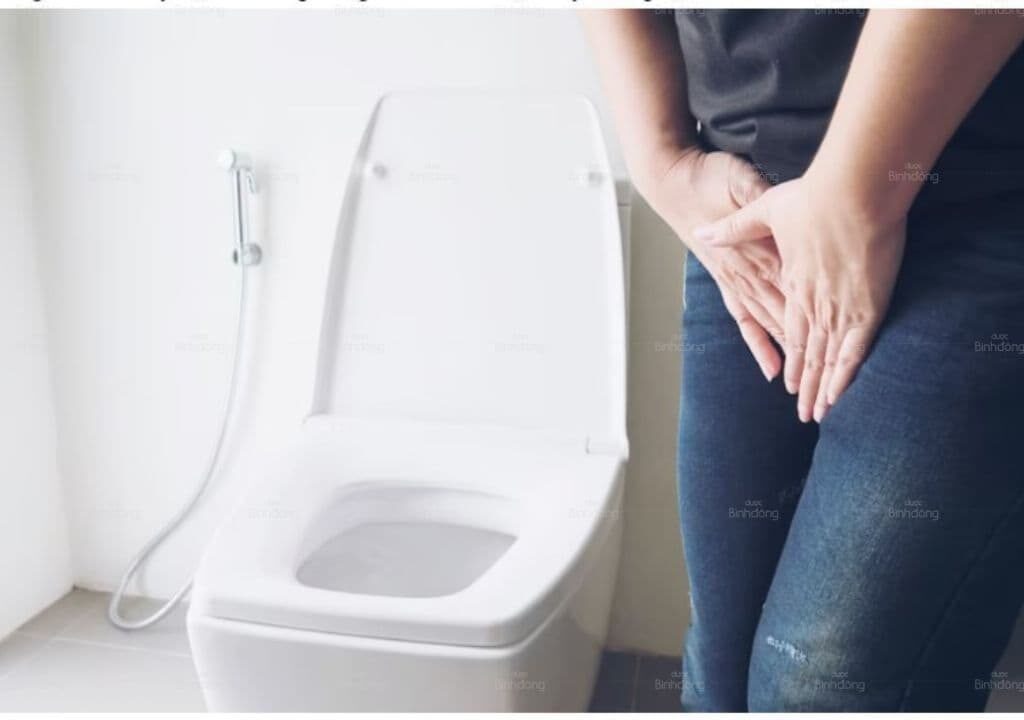 Người phụ nữ đi tiểu nhiều do thận hư thận yếu dẫn đến tiểu buốt