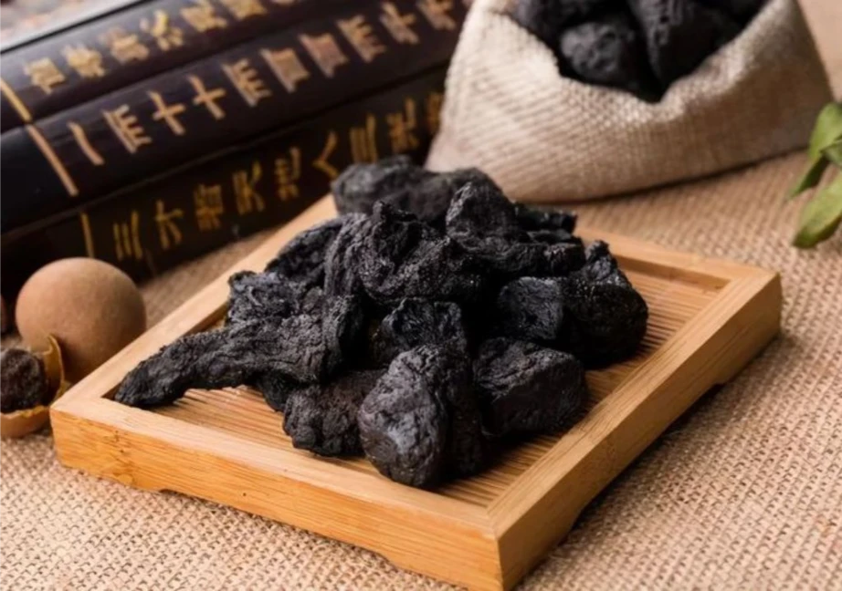 Thục địa sau khi đã được bào chế từ rễ cây địa hoàng