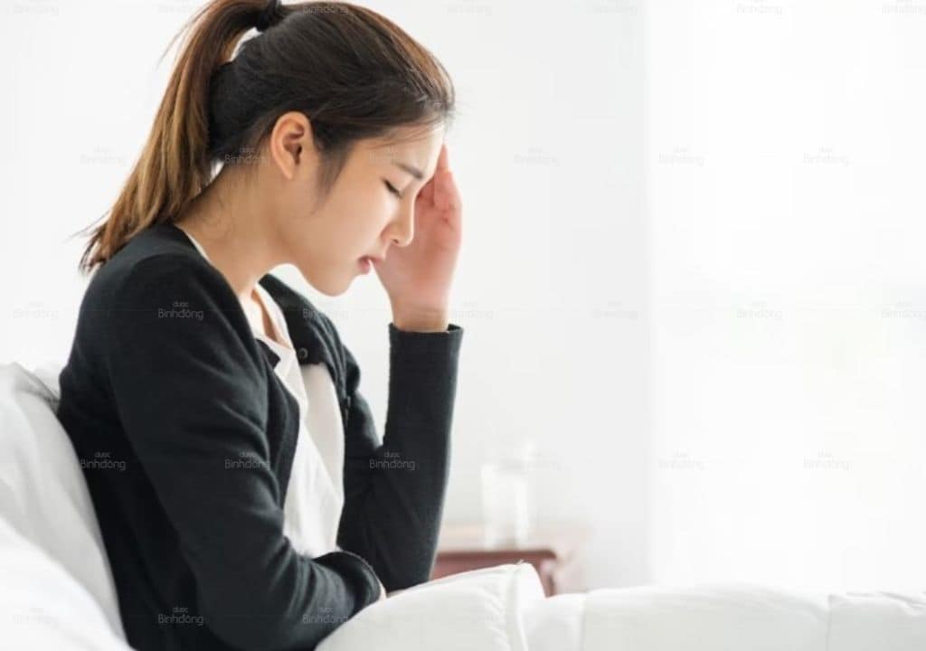 Hình ảnh người phụ nữ bị chóng mặt do tức giận