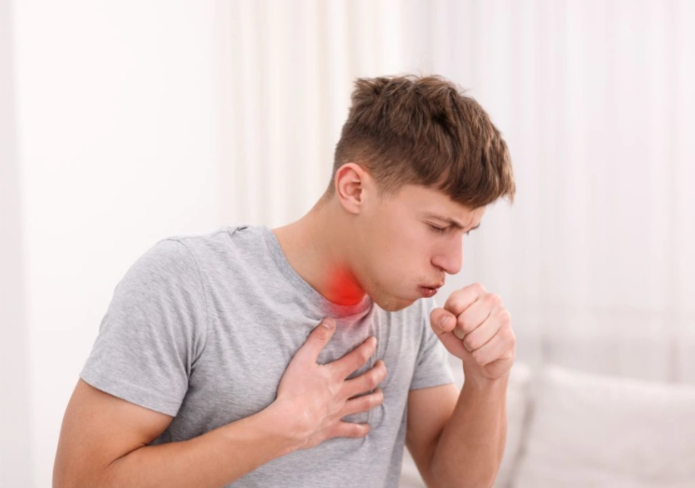 Hình ảnh người đang ho vào ban đêm
