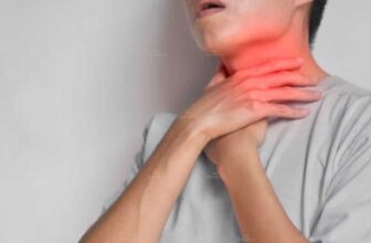 Hình ảnh người đàn ông đang bị viêm thanh quản