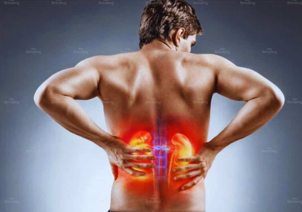 Hình ảnh người đàn ông đang bị đau lưng