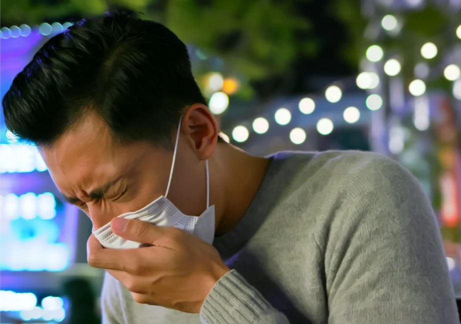 Người đàn ông ho bị lao phổi