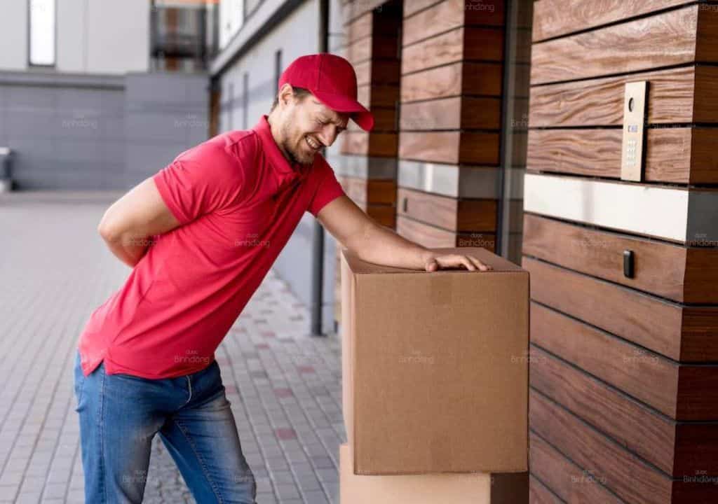 Hình ảnh người đàn ông đang bị nhức xương
