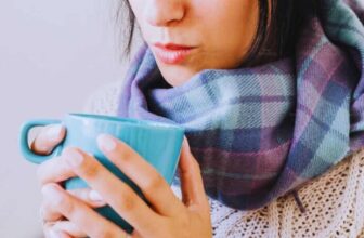 Bạn thường mệt mỏi vì những cơn nóng lạnh bất chợt. Đọc ngay các phương pháp điều trị, cách phòng ngừa giúp cân bằng nội tiết, giảm thiểu cơn bốc hỏa và cải thiện giấc ngủ.