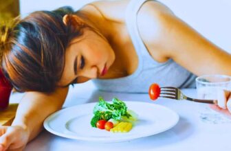 Hình ảnh người phụ nữ bị chán ăn do bệnh lý