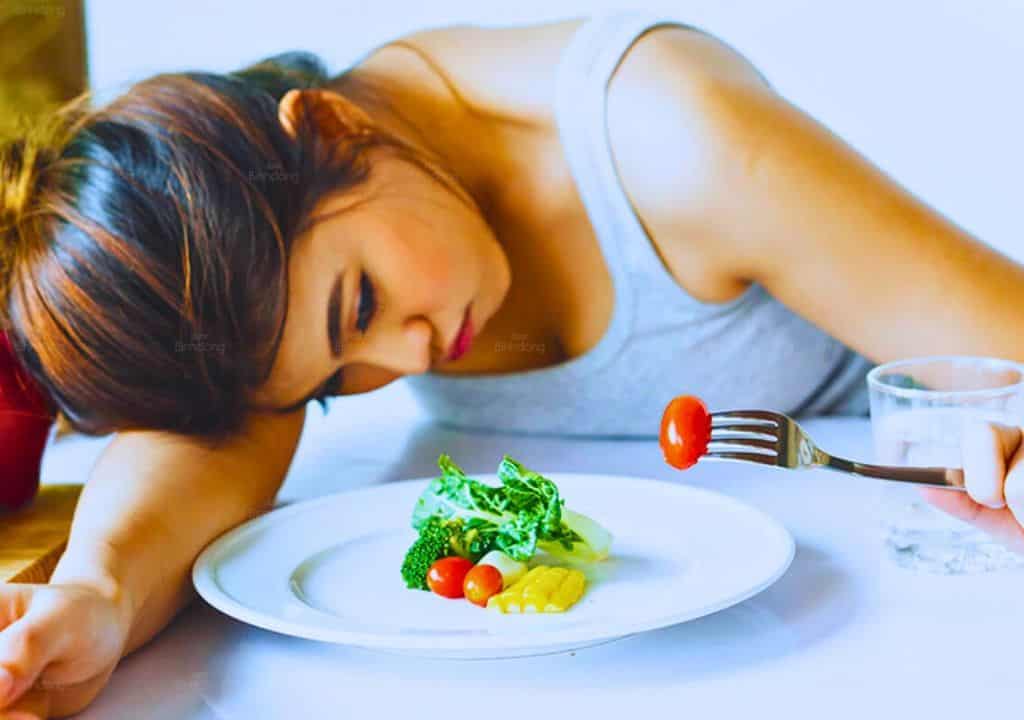Hình ảnh người phụ nữ bị chán ăn do bệnh lý
