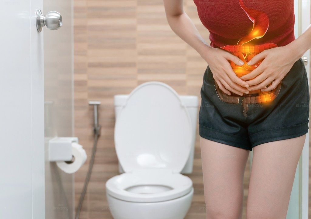 Người phụ nữ đang bị đau bụng kinh dữ dội