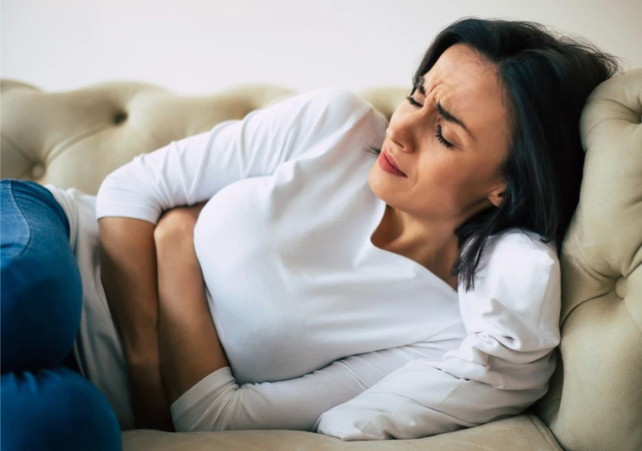 Hình ảnh về người phụ nữ đang bị kinh nguyệt 1 tháng 3 lần