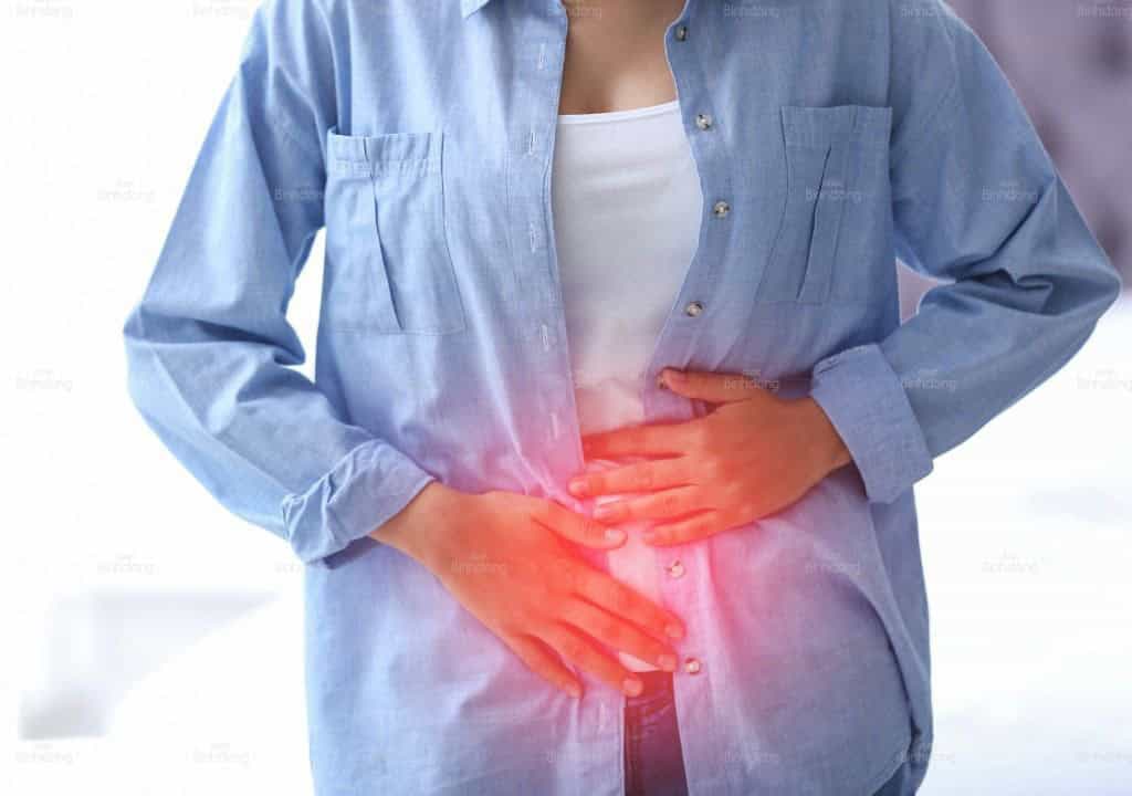 Hình ảnh người phụ nữ đang bị rối loạn kinh nguyệt dẫn tới có kinh 2 lần trong 1 tháng