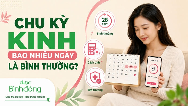 Phụ nữ theo dõi chu kỳ kinh nguyệt bằng lịch và điện thoại.