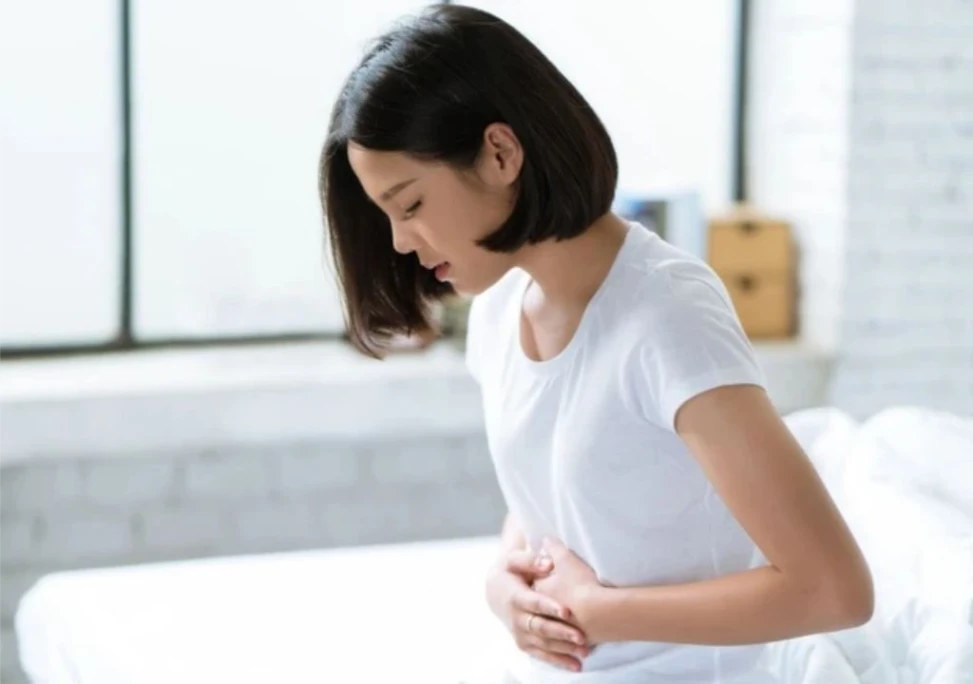 Hình ảnh người phụ nữ đang có dấu hiệu sắp đến ngày đèn đỏ