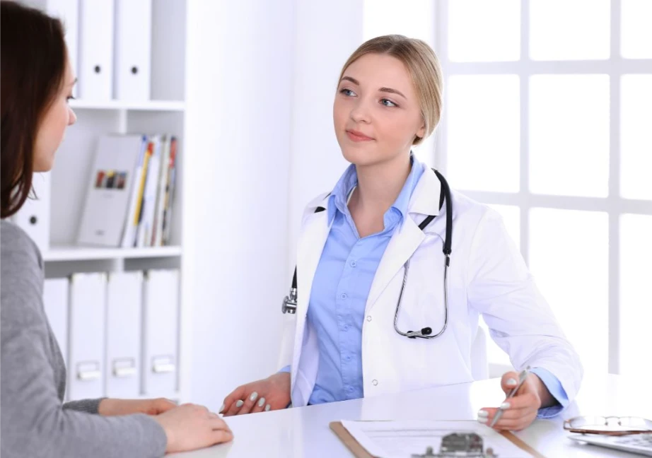 Hình ảnh người phụ nữ đang thăm khám phụ khoa