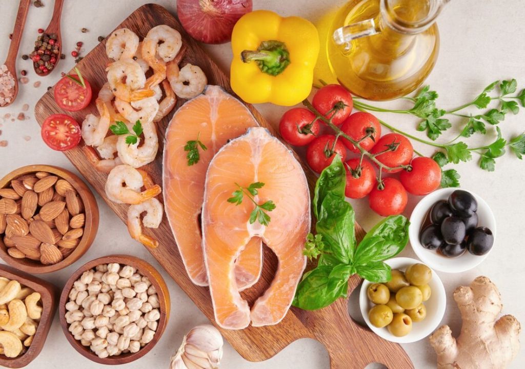 Chế độ ăn đa dạng với nhiều nhóm thực phẩm