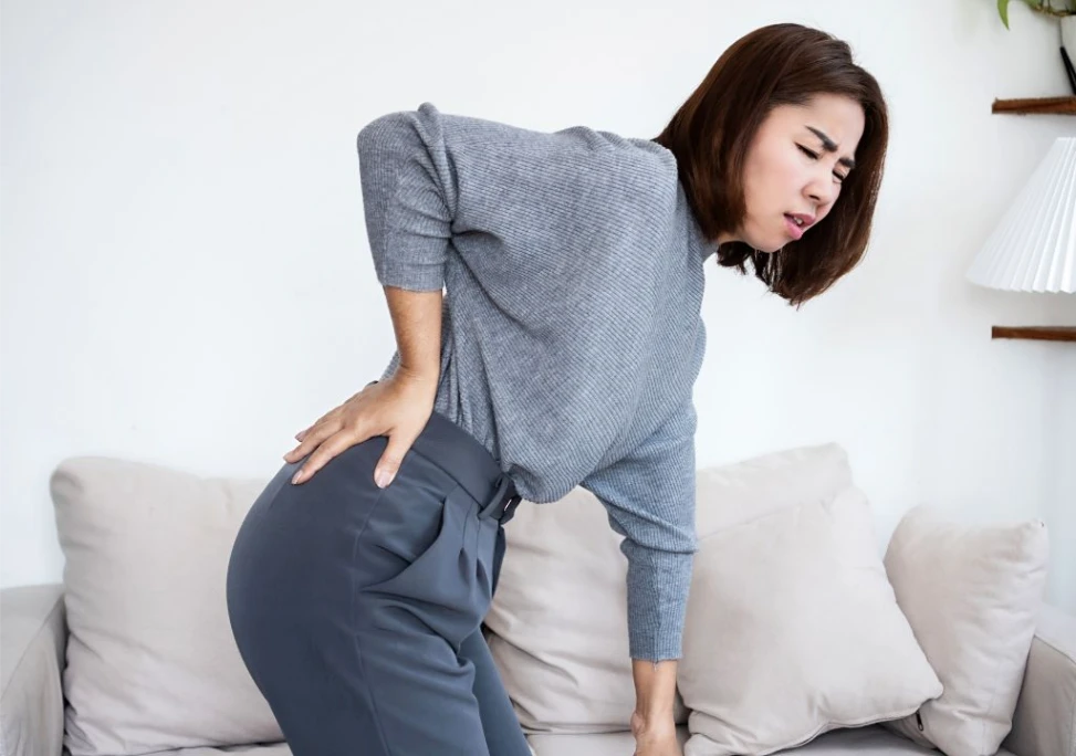 Hình ảnh người phụ nữ đang bị đau thần kinh tọa