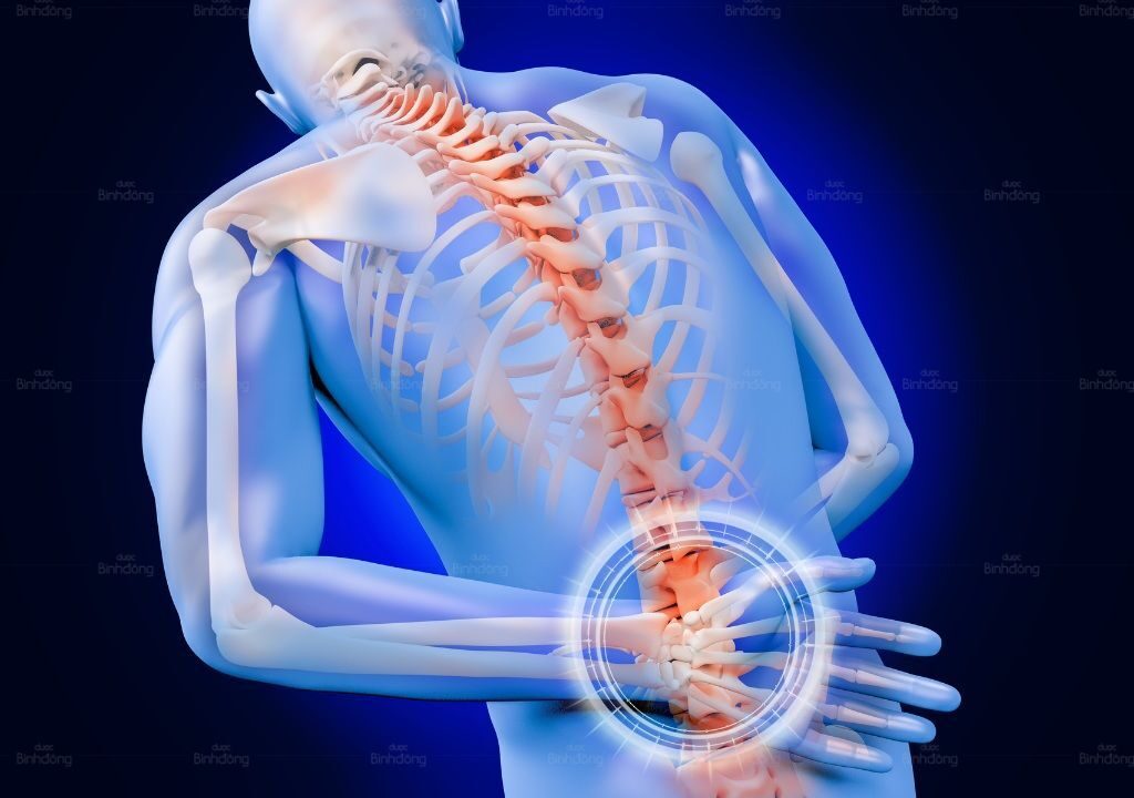 Hình chụp người đàn ông đang bị đau lưng mỏi gối tê bì tay chân