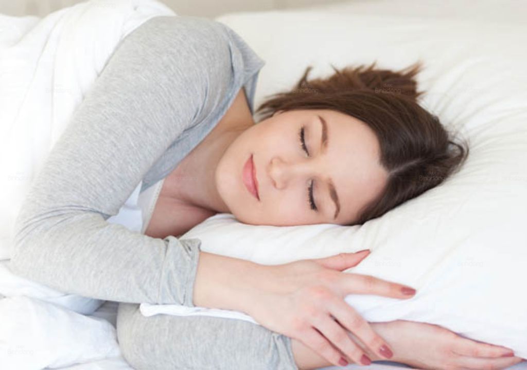 Hình chụp người phụ nữ đang ngủ ngon sau khi thực hiện các mẹo