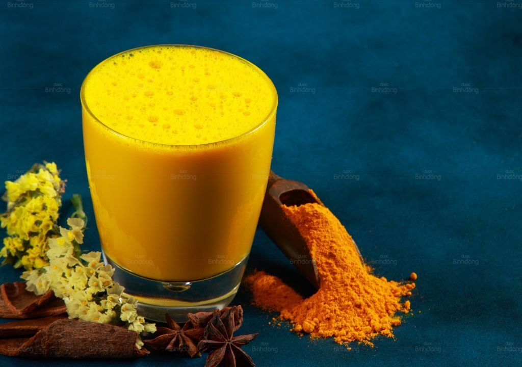 Sữa khi kết hợp với nghệ có công dụng là giúp hạn chế tình trạng mất ngủ