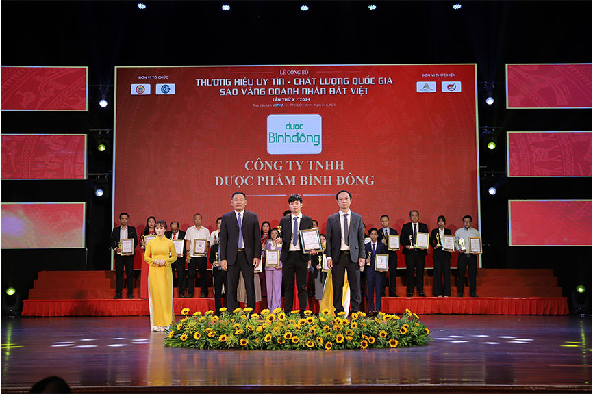 Ông Nguyễn Thanh Tuấn - Giám Đốc Kinh Doanh đại diện Công ty nhận giải Thương Hiệu Uy Tìn ChâTHƯƠNG HIỆU UY TÍN CHẤT LƯỢNG QUỐC GIA 2024