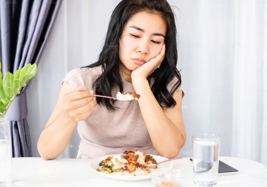 Người phụ nữ đang bị tình trạng chán ăn