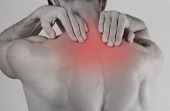 Nguyên nhân gây ra đau lưng vùng phổi là gì?