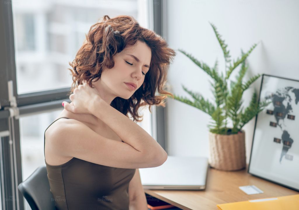 Người phụ nữ bị đau nhức cơ thể