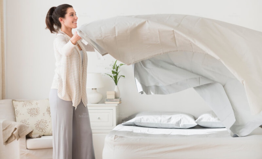 Dọn dẹp nhà cửa định kỳ, đặc biệt là các khu vực dễ tích tụ bụi bẩn