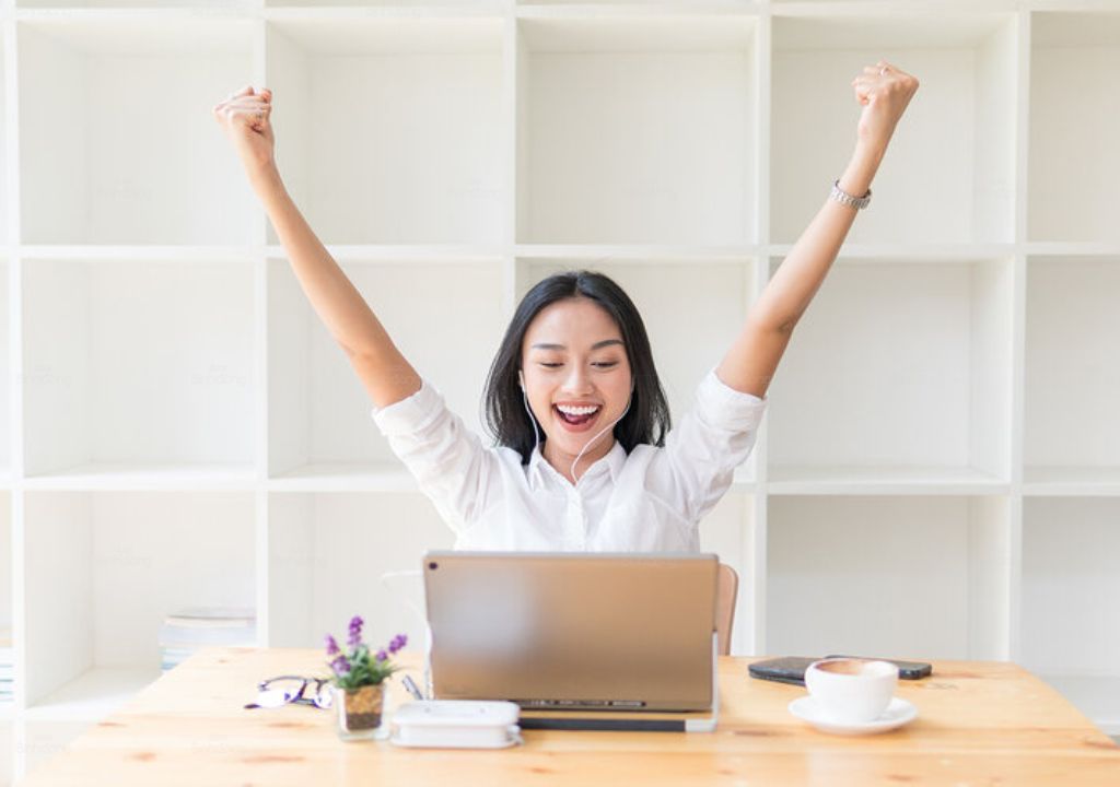 Người phụ nữ làm việc thành công