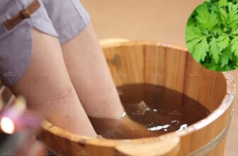 : Làm ngay công thức ngâm chân Ngải cứu giúp giảm đau nhức, thư giãn, cải thiện giấc ngủ. Hướng dẫn chi tiết từng bước, an toàn cho mọi người.