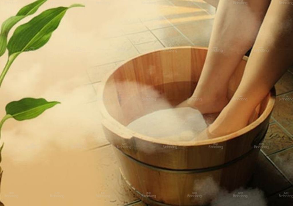 Người đang ngâm chân