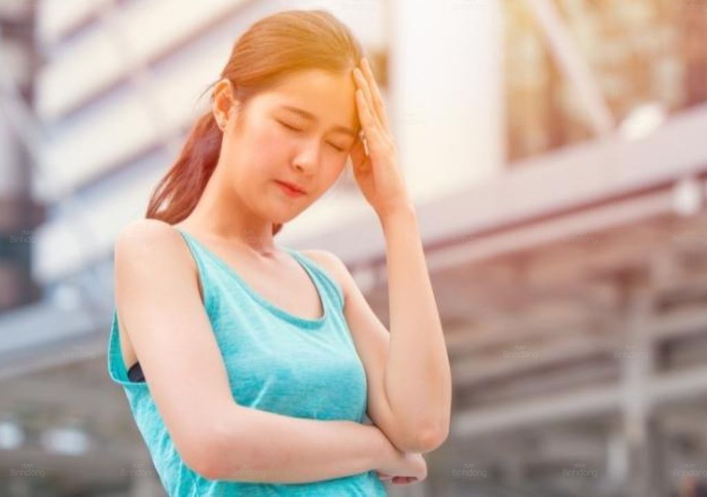 Say nắng sẽ làm cơ thể dễ bị sốt nóng lạnh