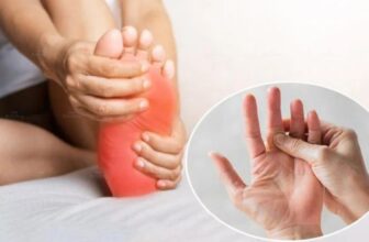 Tê bì chân tay là hiện tượng mất cảm giác hoặc cảm giác châm chích ở một phần như ngón tay, bàn tay, bàn chân, ngón chân, bả vai hoặc toàn bộ cánh tay, chân
