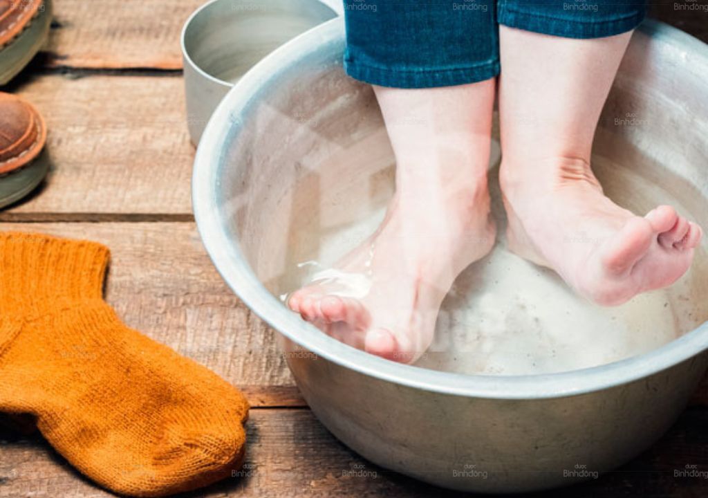 Chân ở nhiệt độ cao bị bỏng đỏ