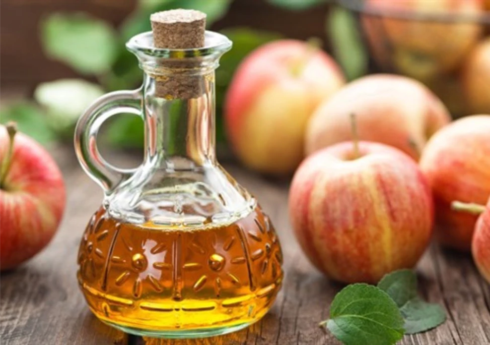 Sử dụng tỏi ngâm mật ong và giấm táo để hỗ trợ giảm ho
