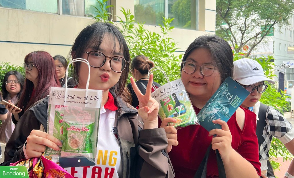 Thiên Môn Bổ Phổi Bình Đông gửi đến khán giả Làn Sóng Xanh trong lúc chờ đợi chương trình bắt đầu