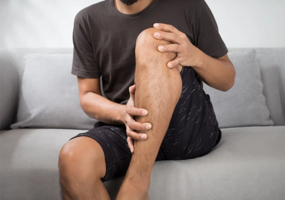 Người đàn ông bị đau xương