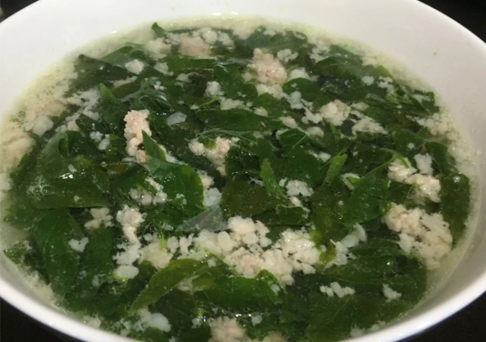 Hình chụp về canh rau ngót thịt bằm